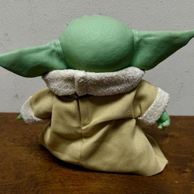 Sale Photo Thumbnail #115: Tested, works as expected. Eyes open and close, ears wiggle, and arms move. Makes many different noises similar to the character on the show. Approx. 7.5" tall.