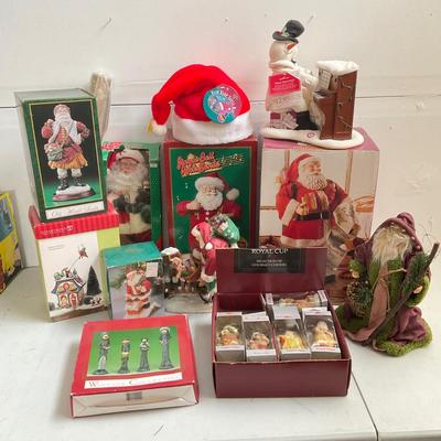 712 Large Christmas Santa Figure Lot