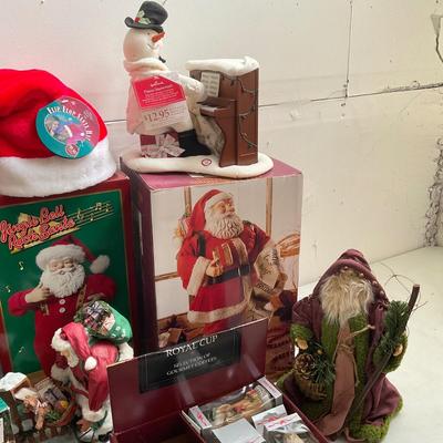 712 Large Christmas Santa Figure Lot