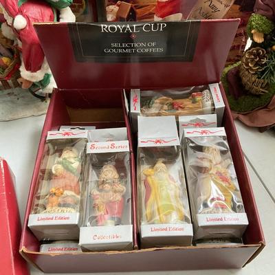 712 Large Christmas Santa Figure Lot