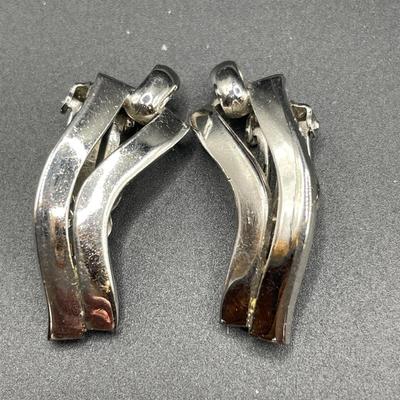 Sperry signed choker, clip ons and bracelet set