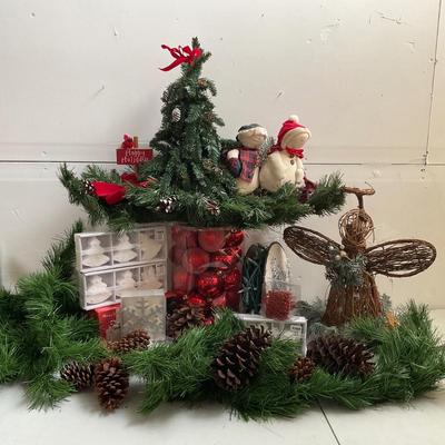 715 Artificial Garland and Vine Decor