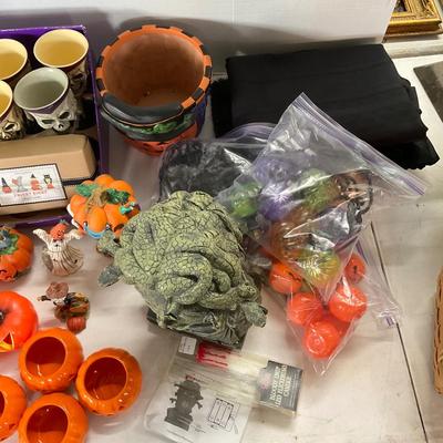 720 Halloween Lot with Moving Medusa Head