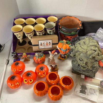 720 Halloween Lot with Moving Medusa Head