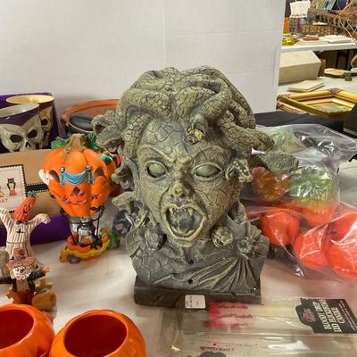720 Halloween Lot with Moving Medusa Head