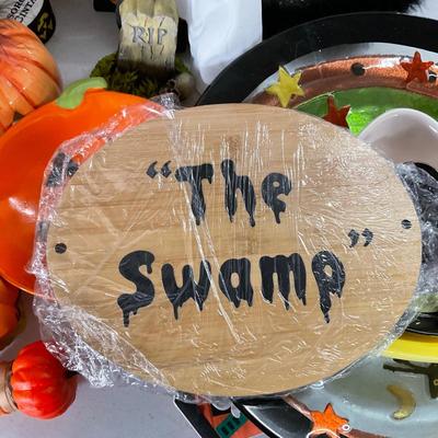 722 Halloween Hat and Basket Decor