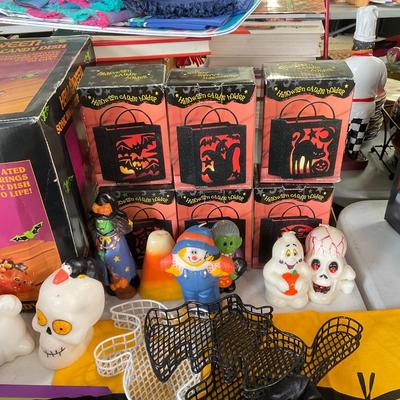 724 Halloween Candy Dish Decor Lot