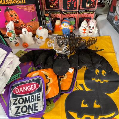 724 Halloween Candy Dish Decor Lot