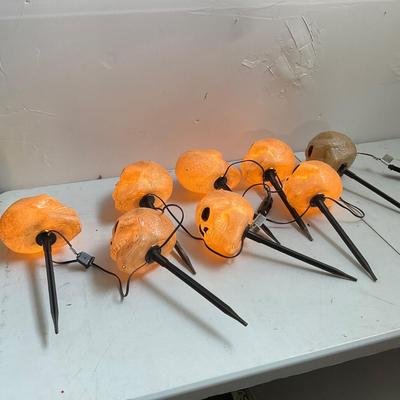 726 Lot of Large Skull Yard Flashing Lights