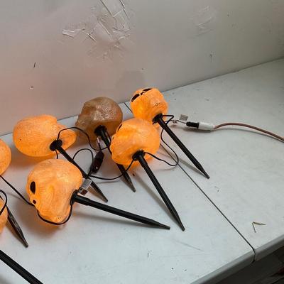 726 Lot of Large Skull Yard Flashing Lights
