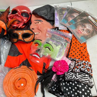 727 Lot of Halloween Costumes
