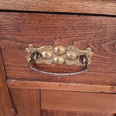 ANTIQUE WASHSTAND WITH DRAWER AND 2 DOOR CUPBOARD ON CASTERS