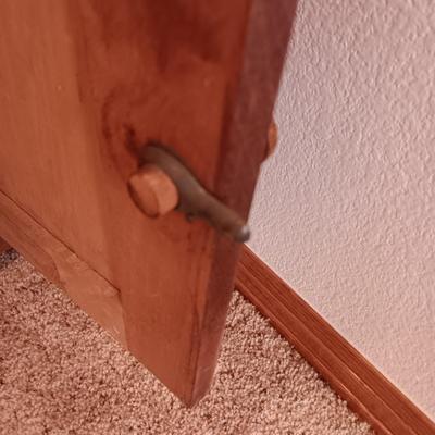 ANTIQUE WASHSTAND WITH DRAWER AND 2 DOOR CUPBOARD ON CASTERS