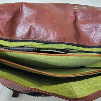 Sale Photo Thumbnail #361: Lots of pockets, shoulder strap buckles look to be bent but still work, see photos