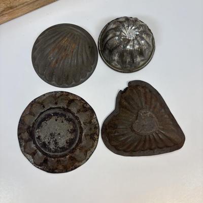 LOT 28: Wooden Charcuterie Boards, Vintage Wear-Ever Citrus Juicer, Crocheted Potholders, A. Loercher Earthenware/ Pottery Pie Plate...