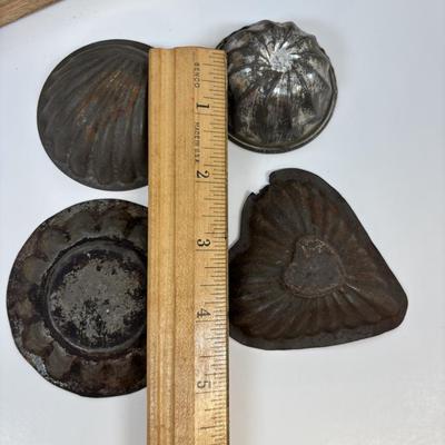 LOT 28: Wooden Charcuterie Boards, Vintage Wear-Ever Citrus Juicer, Crocheted Potholders, A. Loercher Earthenware/ Pottery Pie Plate...