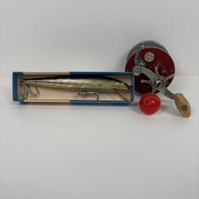 LOT 30: Vintage Unimetrics Marine Transceiver Sea Hawk, Fishing Reel & Rebel Lure