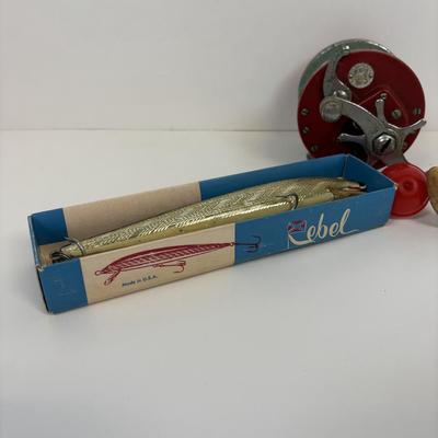 LOT 30: Vintage Unimetrics Marine Transceiver Sea Hawk, Fishing Reel & Rebel Lure