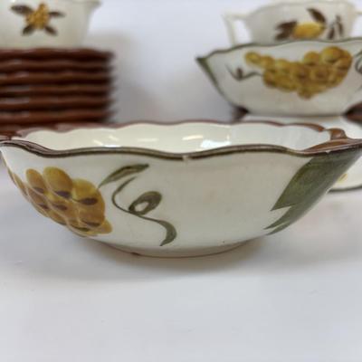 LOT 32: Vintage Stangl Pottery "Sculpted Fruit" Dinnerware Collection