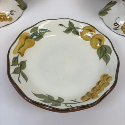 LOT 32: Vintage Stangl Pottery "Sculpted Fruit" Dinnerware Collection
