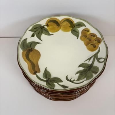 LOT 32: Vintage Stangl Pottery "Sculpted Fruit" Dinnerware Collection