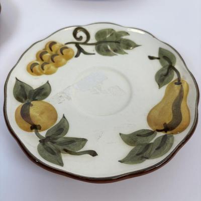 LOT 32: Vintage Stangl Pottery "Sculpted Fruit" Dinnerware Collection