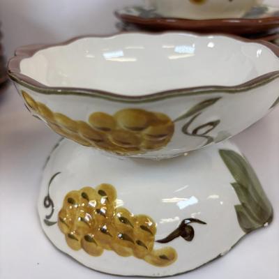 LOT 32: Vintage Stangl Pottery "Sculpted Fruit" Dinnerware Collection