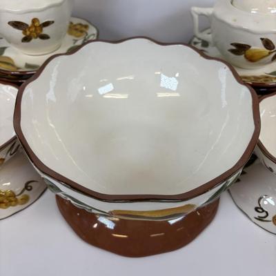 LOT 32: Vintage Stangl Pottery "Sculpted Fruit" Dinnerware Collection