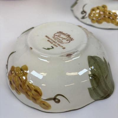 LOT 32: Vintage Stangl Pottery "Sculpted Fruit" Dinnerware Collection