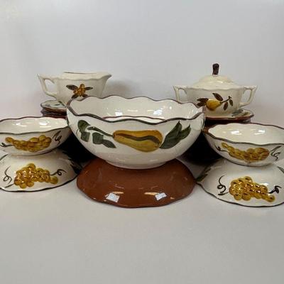 LOT 32: Vintage Stangl Pottery "Sculpted Fruit" Dinnerware Collection