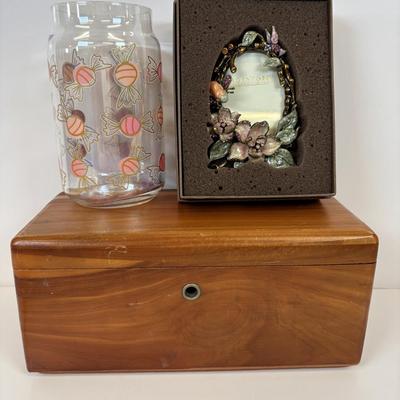 LOT 33: Argentos SC Made w/Swarovski Crystals, Lane Cedar Mini Chest, Chic & Tonic Bangle Flask, Floral Compact & More