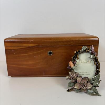 LOT 33: Argentos SC Made w/Swarovski Crystals, Lane Cedar Mini Chest, Chic & Tonic Bangle Flask, Floral Compact & More