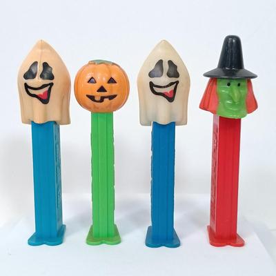 LOT 43: Large Collection of Vintage Pez Dispensers
