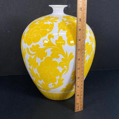 LOT 58: Gorgeous Auratic Yellow and White Vase in Red Box