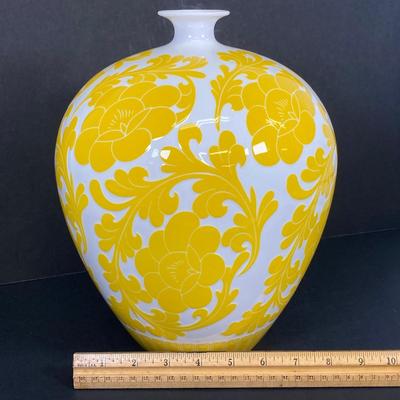 LOT 58: Gorgeous Auratic Yellow and White Vase in Red Box