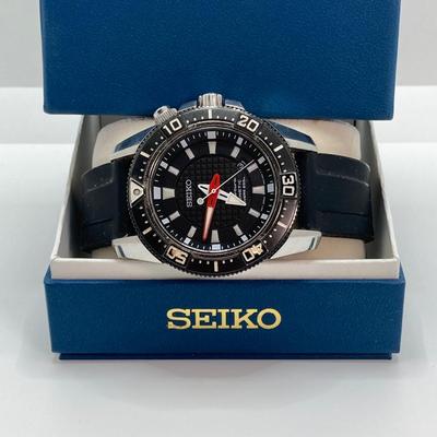 LOT 64: Seiko Kinetic Sportura Air Diver's 200m Watch with Box