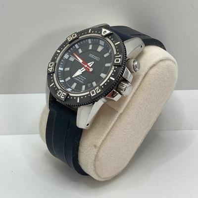 LOT 64: Seiko Kinetic Sportura Air Diver's 200m Watch with Box