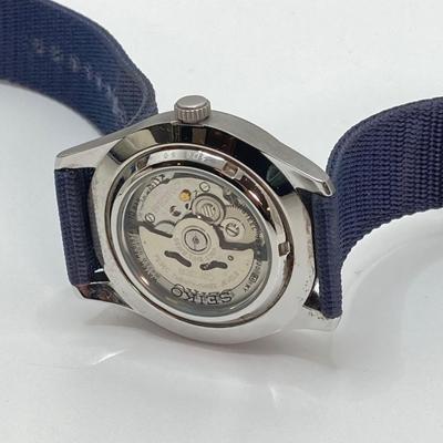 LOT 65: Seiko Sports Automatic 23 Jewels 100M Watch with Box