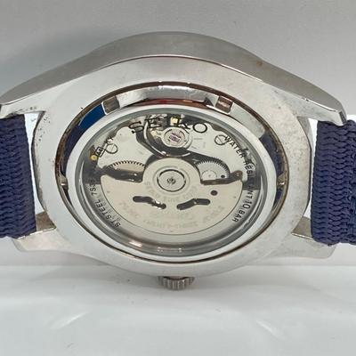 LOT 65: Seiko Sports Automatic 23 Jewels 100M Watch with Box