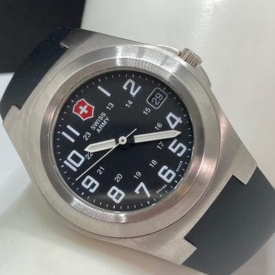 LOT 68: Swiss Army Victorinox Calendar Watch