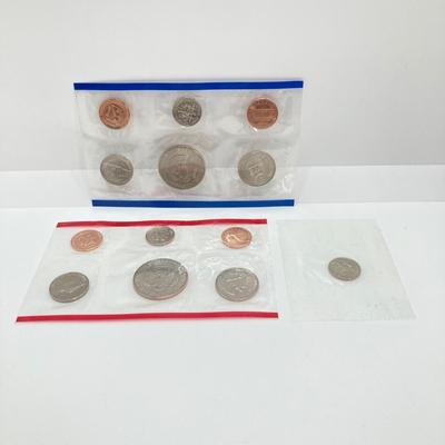 LOT 73: Five United States Mint Uncirculated Coin Sets in Original Envelopes - 1993, 1994, 1995, 1996 and 1998