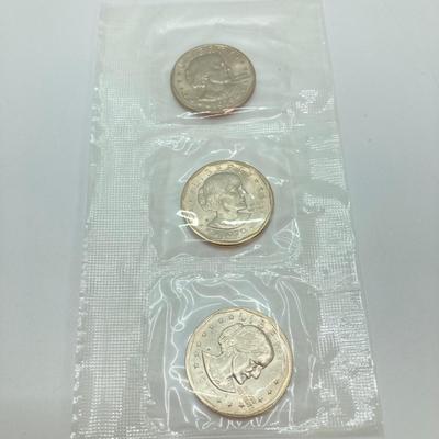 LOT 75: Four US Souvenir Coin Sets - Two 1979 Susan B. Anthony $1 Dollar Coin Sets and Two 1980 Susan B. Anthony $1 Dollar Coin Sets...