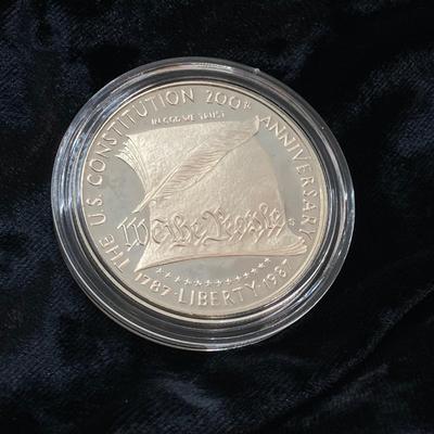 LOT 76: United States Mint - US Constitution Coin 1987 200th Anniversary - Silver Dollar / $1 Dollar Coin with Certificate of...