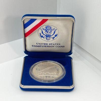 LOT 76: United States Mint - US Constitution Coin 1987 200th Anniversary - Silver Dollar / $1 Dollar Coin with Certificate of...