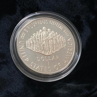 LOT 76: United States Mint - US Constitution Coin 1987 200th Anniversary - Silver Dollar / $1 Dollar Coin with Certificate of...