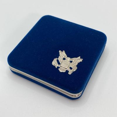 LOT 76: United States Mint - US Constitution Coin 1987 200th Anniversary - Silver Dollar / $1 Dollar Coin with Certificate of...