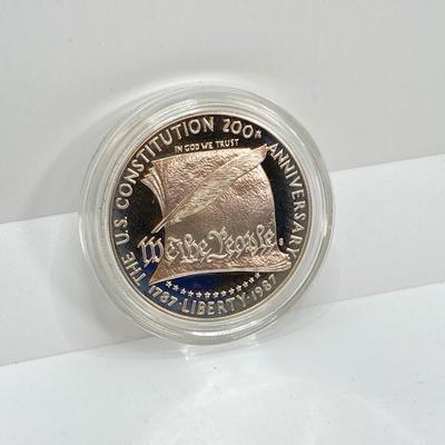 LOT 78: United States Mint - US Constitution Coin 1987 200th Anniversary - Silver Dollar / $1 Dollar Coin with Certificate of...