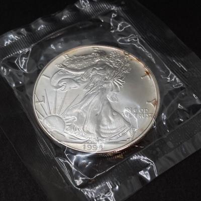 LOT 80: Pair of Walking Liberty American Eagle Silver Dollar $1 US Coins - 1994 and 1998 (Each are One Ounce Fine Silver)