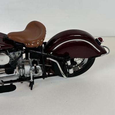 LOT 82: Franklin Mint 1942 Indian Motorcycle Model 442 w/Display Case