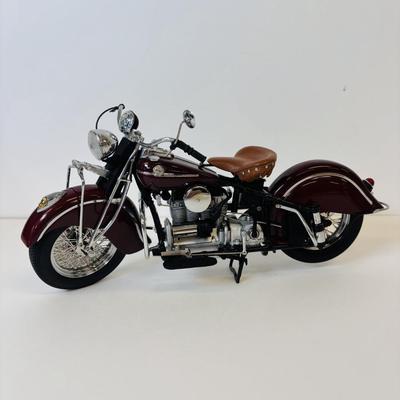 LOT 82: Franklin Mint 1942 Indian Motorcycle Model 442 w/Display Case